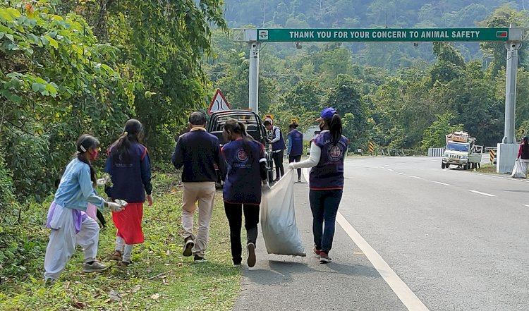 ৰাষ্ট্ৰপতি ৰামনাথ কোবিন্দৰ কাজিৰঙা ৰাষ্ট্ৰীয় উদ্যান ভ্ৰমন  : ৰাষ্ট্ৰীয় উদ্যানখনৰ এনিমেল কৰিডৰত ছাত্ৰ ছাত্ৰীৰ পৰিস্কাৰ অভিযান  :