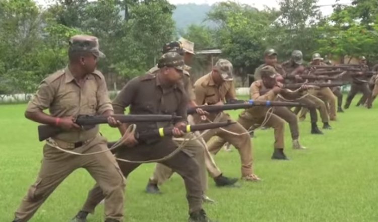 দ্বিতীয় অসম বন সুৰক্ষা বাহিনীৰ শিৱিৰত কাজিৰঙাৰ ২৯৯ গৰাকী বনকৰ্মীক অস্ত্ৰৰ প্ৰশিক্ষণ  :