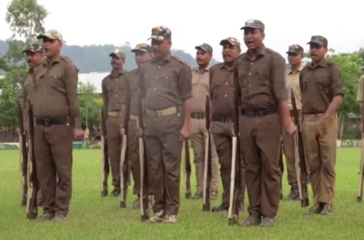 দ্বিতীয় অসম বন সুৰক্ষা বাহিনীৰ শিৱিৰত কাজিৰঙাৰ ২৯৯ গৰাকী বনকৰ্মীক অস্ত্ৰৰ প্ৰশিক্ষণ  :