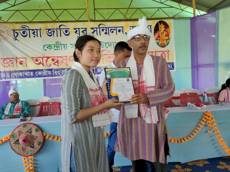 বোকাখাতত চুতীয়া জাতি যুৱ সন্মিলন অসমৰ জ্ঞান অন্বেষণৰ অভিনন্দন যাত্রাৰ বিশেষ কেন্দ্ৰীয় অনুষ্ঠান  : দুই শতাধিক চুতীয়া জনগোষ্ঠীৰ কৃৰ্তিমান ছাত্ৰ ছাত্ৰীক সম্বৰ্ধনা  :