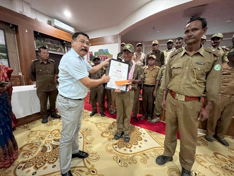 কাজিৰঙা ৰাষ্ট্ৰীয় উদ্যানতোও আন্ত: ৰাষ্ট্ৰীয় ব্যাঘ্ৰ দিৱস উদযাপন : স্থানীয় ১৮ গৰাকী লোকক ক্ষতিপুৰণ আৰু ৩৯ গৰাকী বন কৰ্মীক সম্বৰ্ধনা  :
