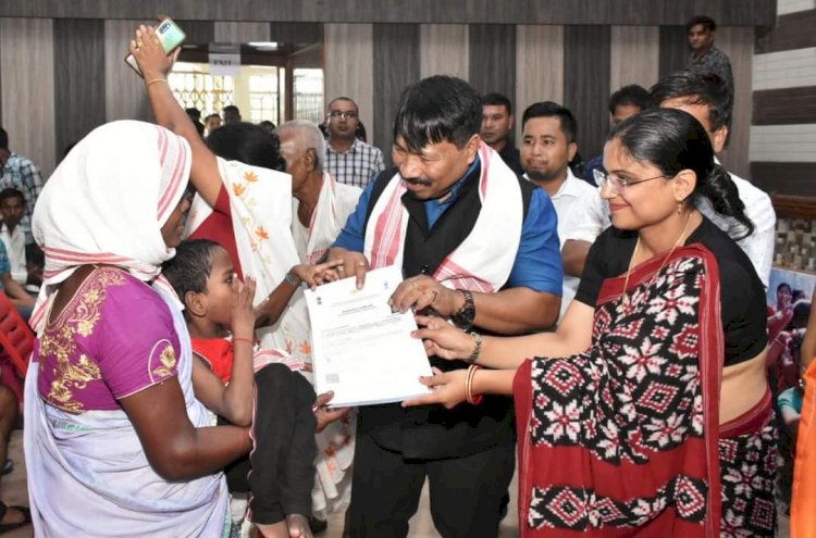 বোকাখাত প্ৰশাসনৰ উদ্যোগত বিশেষভাৱে সক্ষম ২৫২ গৰাকী লোকৰ মাজত দিব্যাংগ পৰিচয় পত্ৰ  আৰু দিব্যাংগ প্ৰমাণ পত্ৰ বিতৰণ :