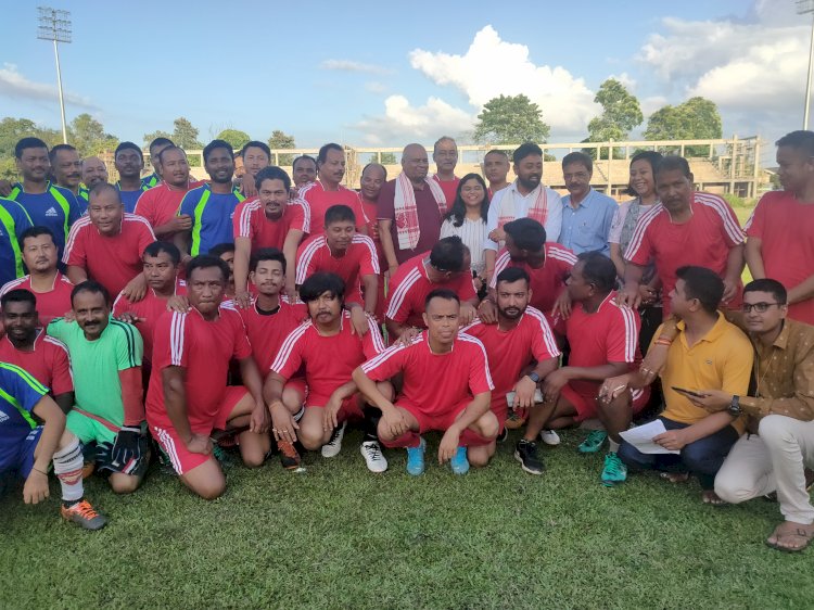 বোকাখাতত ৭৬ সংখ্যক স্বাধীনতা দিৱস উদযাপন  : স্বাধীনতাৰ ৰ'দ কাঁচলিত বোকাখাত নামৰ গ্ৰন্থৰ উন্মোচন  :