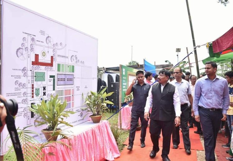 বোকাখাতৰ পানবাৰীত অমৃত সৰোৱৰৰ লগতে নুমলীগড় শোধনাগাৰৰ সহযোগত নিৰ্মান হ'ব লগা সমন্বিত কৃষি প্ৰকল্পৰ শীত তাপ নিয়ন্ত্ৰিত ভঁড়ালৰ উদ্বোধন মন্ত্ৰী অতুল বৰাৰ  :