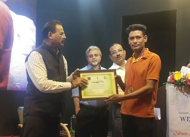 কাজিৰঙা ৰাষ্ট্ৰীয় উদ্যানৰ অগৰাতলি বনাঞ্চলৰ সনীপৰ ধোৱাআটি বেলগুৰি গাওঁৰ যুৱক ফিজো দলেলৈ বন্যপ্ৰাণী সংৰক্ষণ বঁটা -২০২২  :