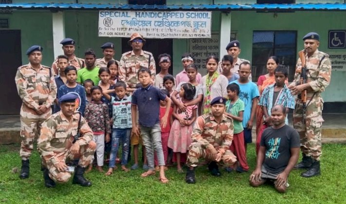 দীপাৱলীৰ দিনা বোকাখাতৰ উজনি অসম বিকলাংগ কেন্দ্ৰৰ দিব্যাংগ ছাত্ৰ ছাত্ৰীৰ মাজত ইন্দো তিৰ্ব্বতীয়ান বৰ্ডাৰ পুলিচৰ মিঠাই বিতৰন  :