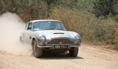 ৮০ দশকৰো আগৰ পুৰনি গাড়ীৰে তিনিখন ৰাষ্ট্ৰৰ ৩২৪৪ কিলোমিটাৰ পথ অতিক্ৰমৰ পৰিকল্পনা : কাজিৰঙাত  ইষ্ট হিমালয়ান ভিন্টেজ কাৰ ৰেলীৰ দল  :