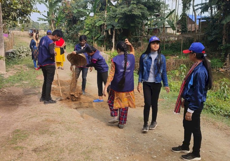 জে ডি এছ জি মহাবিদ্যালয়ৰ ৰাষ্ট্ৰীয় সেৱা যোজনাৰ বিশেষ শিৱিৰ  : বোকাখাতৰ কলাখোৱা গাওঁত ছাত্ৰ ছাত্ৰীৰ দ্বাৰা পথ মেৰামতি :