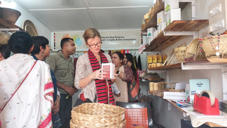 প্ৰকৃতি সংগঠন আৰণ্যক উদ্যোগত কাজিৰঙাৰ কহঁৰাত  পিৰবি শীৰ্ষক কাৰ্বি জনগোষ্ঠীৰ প্ৰথমখন বিপনি মুকলি :