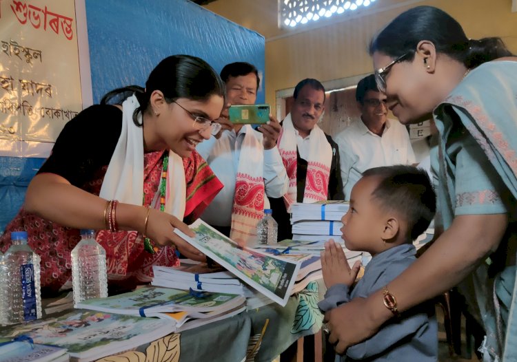 বোকাখাতত ছাত্ৰ ছাত্ৰীৰ মাজত বিনামুলীয়া পাঠ্যপুথি বিতৰণৰ শুভ উদ্বোধন  :