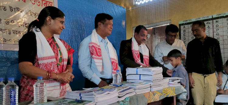 বোকাখাতত ছাত্ৰ ছাত্ৰীৰ মাজত বিনামুলীয়া পাঠ্যপুথি বিতৰণৰ শুভ উদ্বোধন  :
