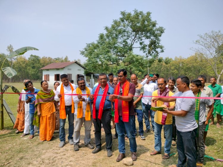 হাতী-মানুহৰ সংঘাত নিয়ন্ত্ৰনৰ বাবে গোৱালপাৰা জিলাৰ বৰদল গাওঁত  আৰণ্য়কৰ উদ্য়োগত সৌৰ চালিত বৈদ্য়ুতিক বেৰৰ সং স্থাপন  :