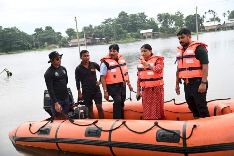 বোকাখাত মহকুমাৰ ৩১ খন গাওঁ প্লাবিত : ৯৫ হেক্টৰ কৃষি ভুমিৰ ক্ষতি : পৰিস্থিতি বুজ লবলৈ বানাক্ৰান্ত অঞ্চল পৰিদৰ্শন মন্ত্ৰী অতুল বৰাৰ :