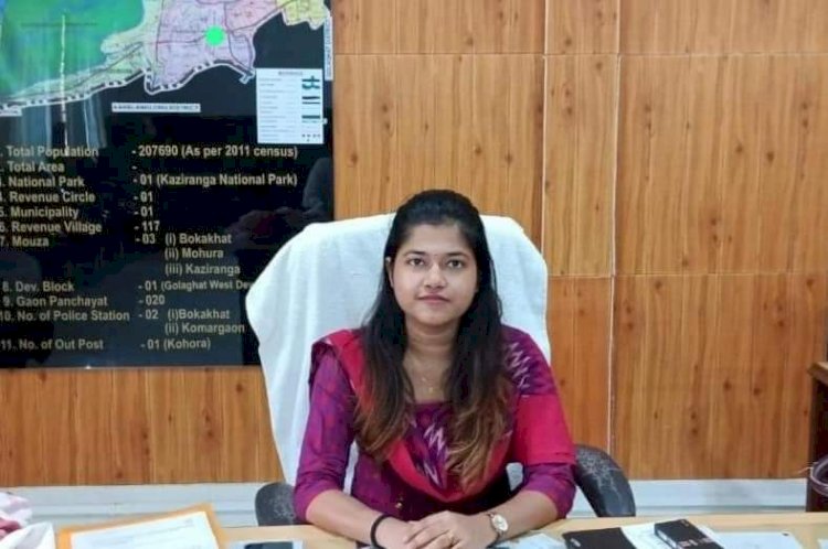 বোকাখাতৰ মহকুমাধিপতি হিচাপে ভাৰতীয় প্ৰশাসনিক সেৱাৰ বিষয়া চিমি কৰণৰ দায়িত্বভাৰ গ্ৰহণ :