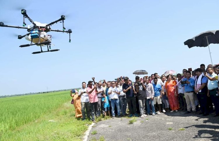 বোকাখাতত কৃষিকাৰ্যত উচ্চ প্ৰযুক্তিৰ ড্ৰোণ ব্যৱহাৰৰ প্ৰদৰ্শনী উদ্বোধন আৰু ঋণ মেলাত অংশ গ্ৰহন  কৃষি মন্ত্ৰী অতুল বৰাৰ :