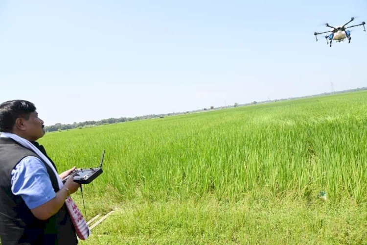 বোকাখাতত কৃষিকাৰ্যত উচ্চ প্ৰযুক্তিৰ ড্ৰোণ ব্যৱহাৰৰ প্ৰদৰ্শনী উদ্বোধন আৰু ঋণ মেলাত অংশ গ্ৰহন  কৃষি মন্ত্ৰী অতুল বৰাৰ :