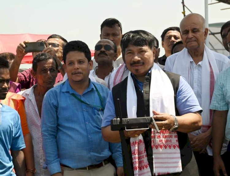 বোকাখাতত কৃষিকাৰ্যত উচ্চ প্ৰযুক্তিৰ ড্ৰোণ ব্যৱহাৰৰ প্ৰদৰ্শনী উদ্বোধন আৰু ঋণ মেলাত অংশ গ্ৰহন  কৃষি মন্ত্ৰী অতুল বৰাৰ :