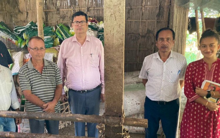 গোলাঘাটত ৰাজ্য চৰকাৰৰ পশুপালন আৰু পশু চিকিৎসা বিভাগৰ প্ৰধান সচিব মনিষ ঠাকুৰ : জিলাৰ বিভাগীয় বিষয়াৰে পৰ্যালোচনা বৈঠক  : ক্ষেত্ৰ পৰিদৰ্শন :
