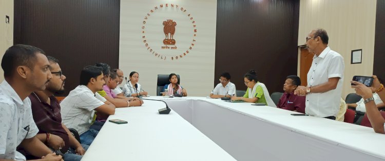 স্থানীয় সংবাদিকৰ সৈতে বোকাখাতৰ নৱ নিযুক্ত মহকুমাধিপতি চিমি কৰণৰ চিনাকী পৰ্ব আৰু বিশেষ বৈঠক  : বোকাখাত মহকুমাৰ সমস্যাৰ ওপৰত আলোচনা  :