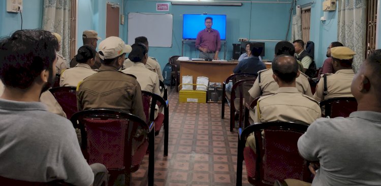 বিশ্বনাথ বন্যপ্ৰাণী সংমণ্ডলত গঁড় হত্যাৰ অপৰাধ অনুসন্ধানৰ বাবে বনকৰ্মীক ৰাইন' ডি এন এ ইনডেক্সিং চিষ্টেম চমুকৈ ৰ'ডিচ- ইণ্ডিয়াৰ প্ৰশিক্ষণ  : সঁজুলি প্ৰদান :