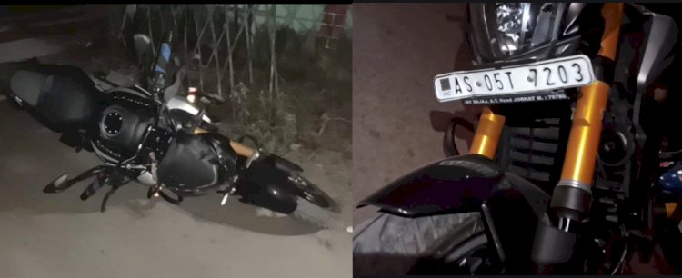 বোকাখাতত শিক্ষকক গুলীয়াই মটৰচাইকেল লৈ যোৱা ঘটনাৰ পিচত বোকাখাত আৰক্ষীৰ অভিযান : শিক্ষক উদয় চাংমাইৰ মটৰ চাইকেলৰ লগতে দুৰ্বৃত্তই ব্যৱহাৰ কৰা এখন মটৰচাইকেল আৰু এজনক আটক  :