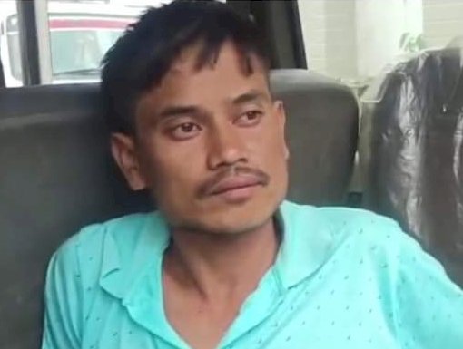 বোকাখাতৰ লতাবাৰীত শিক্ষক গুলীয়াই মটৰচাইকেল কাঢ়ি নিয়াৰ ঘটনাৰ নতুন মূৰ : এজনক কৰায়ত্ব : আৰক্ষীৰ গুলীত আহত অভিযুক্ত  :