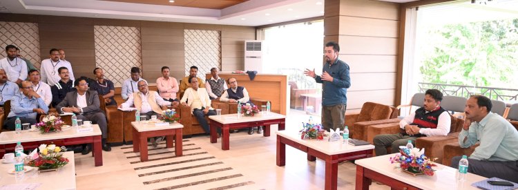 কাজিৰঙাত অসম বিধান সভাৰ আইন প্ৰণয়ন সমিতিৰ সঁজাতি দল  : কাজিৰঙাৰ চৌকাষৰ আৱৰ্জনা নিষ্কাশন ব্যৱস্থা নিৰীক্ষণ  : নুমলীগড় শোধনাগাৰৰ সামাজিক দায়বদ্ধতাৰ পুঁজি কাজিৰঙাৰ স্বচ্চতাৰ বাবে বিনিয়োগৰ পৰামৰ্শ  :