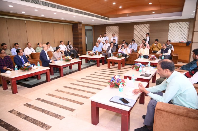 কাজিৰঙাত অসম বিধান সভাৰ আইন প্ৰণয়ন সমিতিৰ সঁজাতি দল  : কাজিৰঙাৰ চৌকাষৰ আৱৰ্জনা নিষ্কাশন ব্যৱস্থা নিৰীক্ষণ  : নুমলীগড় শোধনাগাৰৰ সামাজিক দায়বদ্ধতাৰ পুঁজি কাজিৰঙাৰ স্বচ্চতাৰ বাবে বিনিয়োগৰ পৰামৰ্শ  :