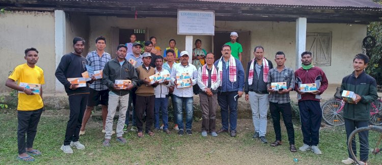 কাজিৰঙাৰ কাষৰীয় কৃষি প্ৰধান অঞ্চলৰ গাওঁৰক্ষী বাহিনীৰ মাজত প্ৰকৃতি সংগঠন আৰণ্যকৰ চাৰ্জ লাইট বিতৰণ  : বন বিভাগৰ উদ্যোগত বাণীবদ্ধ ঘোষণাৰ বহুল প্ৰচাৰৰ ব্যৱস্থা  :