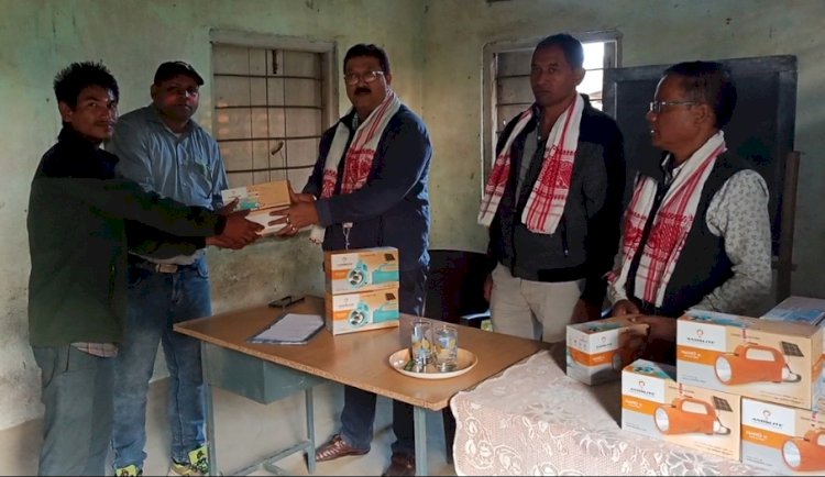 কাজিৰঙাৰ কাষৰীয় কৃষি প্ৰধান অঞ্চলৰ গাওঁৰক্ষী বাহিনীৰ মাজত প্ৰকৃতি সংগঠন আৰণ্যকৰ চাৰ্জ লাইট বিতৰণ  : বন বিভাগৰ উদ্যোগত বাণীবদ্ধ ঘোষণাৰ বহুল প্ৰচাৰৰ ব্যৱস্থা  :