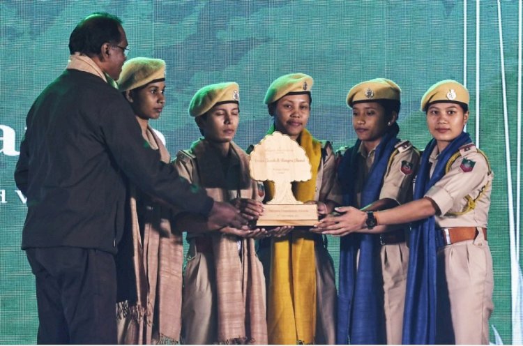 কাজিৰঙা ৰাষ্ট্ৰীয় উদ্যানৰ  ৬ গৰাকী মহিলা বনকৰ্মীলৈ বালিপাৰা ফাউণ্ডেচনৰ গ্ৰেট পিপুলচ ফৰেষ্ট ২০২৩ ৰ বঁটা  :