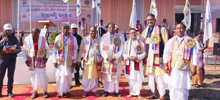 বোকাখাতত শ্ৰীমন্ত শঙ্কৰদেৱ সংঘৰ প্ৰথম বাৰ্ষিক কেন্দ্ৰীয় ক্ৰীড়া সমাৰোহৰ সামৰণি  : হাওৰাঘাটলৈ শ্ৰেষ্ঠ দলৰ খিতাপ  :