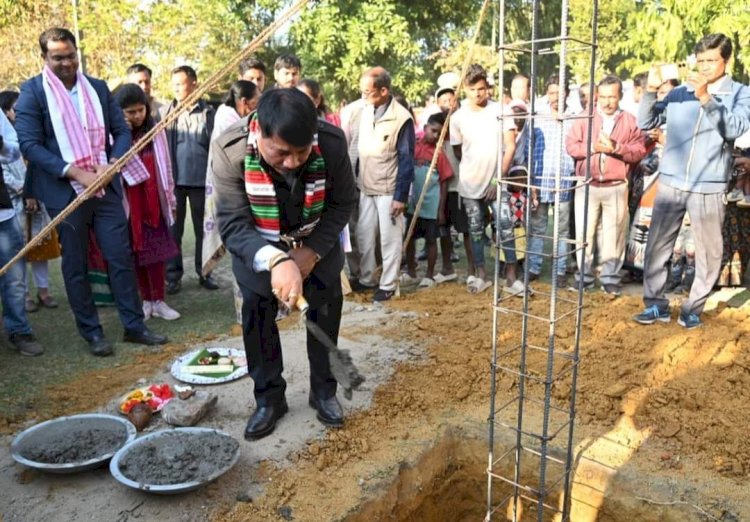 বোকাখাত সমষ্টিত ৫ টাকৈ আদর্শ অংগনবাড়ী কেন্দ্ৰৰ আধাৰশিলা স্থাপন  মন্ত্ৰী অতুল বৰাৰ  :