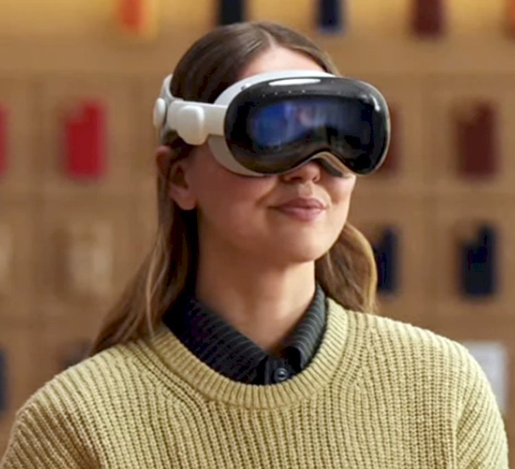 Pre booking for  Apple Vision Pro Headset : Scheduled for release on February 2