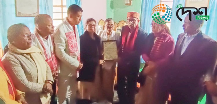 আলোকপ্ৰভঞ্জন ৱেলফেয়াৰ চচাইটিৰ উদ্যোগত বোকাখাতত বিশিষ্ট কবি-লেখিকা-শিক্ষাবিদ নিজৰা বৰঠাকুৰক সম্বৰ্ধনা :